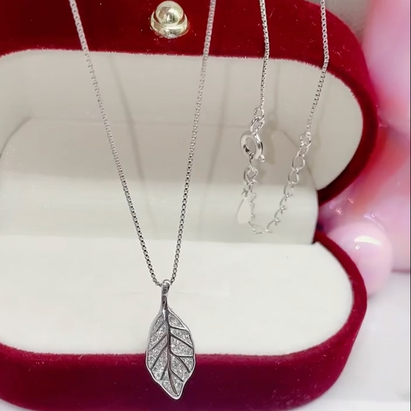 Fashion all-match leaf pendant
